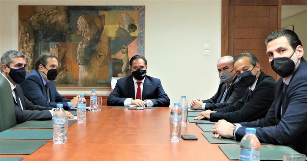 Μετά «θρησκευτικής ευλαβείας» η τήρηση των μέτρων